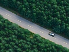 华为发布享界S9T新车型，余承东力荐仙踪绿配色