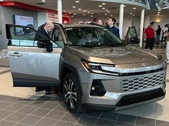 第六代丰田RAV4全球首发，三大版本引爆设计争议与市场期待