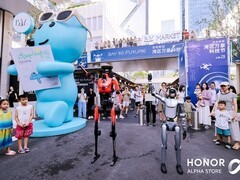 荣耀携人形机器人亮相2026湾区科技节，展现具身智能创新成果