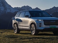 Jaecoo 7两度登顶英国月度销量冠军，中国新能源车出海迎机遇与挑战