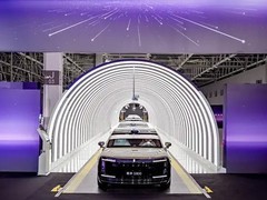 尊界S800：华为赋能的百万级豪车爆款