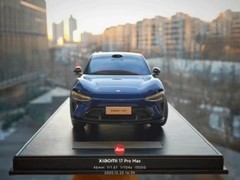 小米YU7车模赠员工，定制铭刻共庆50万辆下线