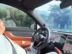 驾驶员高速启用智驾后酣睡被拍，专家警示辅助驾驶不等于自动驾驶
