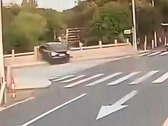 苏州环太湖大道特斯拉逆行坠河事件调查中