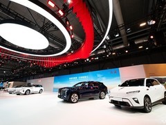红旗香港车展首发三款右舵纯电车，加速全球化布局