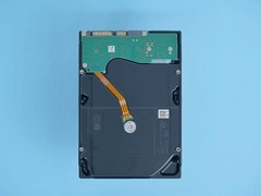 希捷加码11亿投资研发百TB级机械硬盘