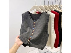 轻奢针织圆领马甲，彩虹扣设计，现99元超值购！