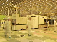 中东局势冲击下韩国半导体氦气供应告急，价格飙涨50%引产线保供危机