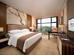 国庆出游住宿新趋势：车宿、露营、洗浴中心成平价过夜新选择