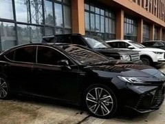 第九代凯美瑞双擎黑武士版深度体验：混动新低价与实用主义的平衡之道