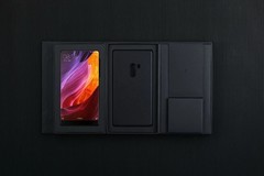 从“大下巴”到1毫米 屏幕边框如何一步步变 “隐形”