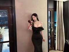 剑星女主动捕演员申才恩晒圣诞写真引热议