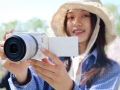 2025视频机首选：佳能R50V，6K 超采样+竖屏优化，创作者的双修神器