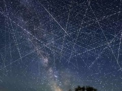 星链卫星频繁再入大气 残骸坠地风险激增