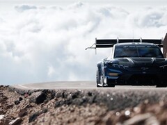 福特纯电赛车超级野马Mach-E勇夺派克峰冠军并刷新赛事纪录