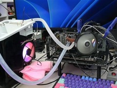 博主改造家用制冰机为RTX 3060超低温水冷系统，核心温度直降近40℃