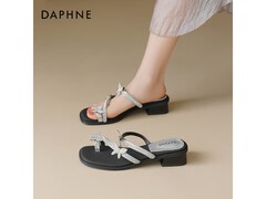 达芙妮夏季女款凉拖优惠后仅71.97元