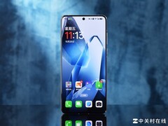 2025年4000元左右高性价比游戏手机推荐：高性能配大电池，畅享游戏乐趣