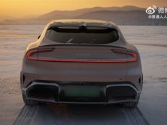 小米YU7冰面漂移挑战成功，极寒实测操控媲美SU7