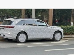 小鹏新款G9测试车曝光：加长车身、大电池续航突破700公里