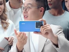 realme展示内置风扇手机散热技术，15000mAh电池工程机引关注