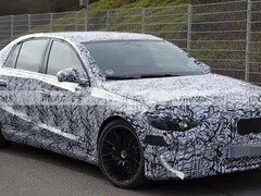 梅赛德斯-AMG纯电E级原型车曝光：2028年初上市，800–900马力/700km续航