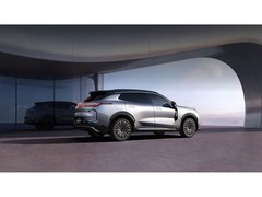 周末露营选哪款中型插混SUV？领克08更合家用
