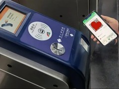 上海地铁闸机误识瑞幸取餐码出站引热议，官方称属异常个例