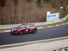 小米YU7 GT无伪装亮相纽北，冲击最快纯电SUV纪录