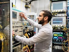 英团队破商用光纤速率纪录：单纤450Tbps，五年内落地数据中心