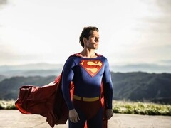 扎克·施奈德晒超人试装照：卡维尔首穿战衣定经典