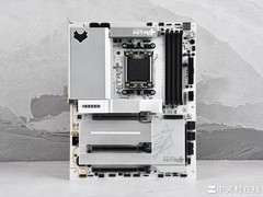 支持背插显卡！蓝宝石 NITRO+ 氮动极光 X870EA PhantomLink PE主板评测