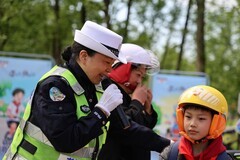 九号电动车携手四川崇州交警给学生送安全