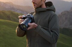 哈苏推出中画幅相机X2D II 100C 、标准变焦镜头XCD 2,8-4/35-100E