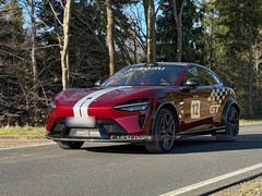 小米YU7 GT无伪装实车现身纽北，103马力纯电SUV剑指豪华性能标杆