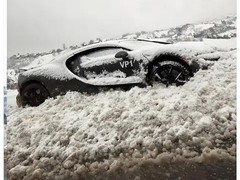 布加迪Tourbillon原型车雪地被困，或因除雪作业意外掩埋