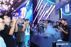 7.3GHz新纪录！HiCookie再创9800X3D+技嘉X870主板超频战绩