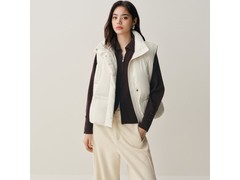 太平鸟泡芙羽绒服马甲京东5折仅365元