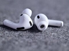 苹果2027新品前瞻：AirPods能录像，眼镜跑AI