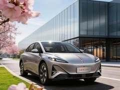 红旗天工05/06发布云梦银新色及800V纯电性能升级