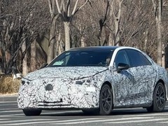 全新奔驰C级纯电版谍照曝光 预计2026年亮相