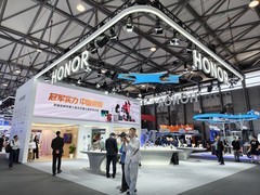 2026上海MWC 荣耀展台速报 品类丰富科技感十足