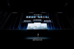 一加 16 搭载独家自研电竞三芯：520Hz多指触控采样率，八款游戏适配185FPS