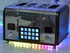 SignalRGB推出面包机外观Mini-ITX主机，致敬并调侃雷蛇Toaster项目