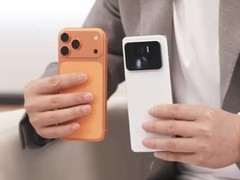 卢伟冰回应小米17设计争议：创新副屏突破同质化