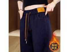 秋冬新款高腰加绒牛仔裤商场撤柜1折，仅79.9元