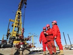 联想开天信创AI PC落地油气一线：离线AI赋能野外作业提效70%
