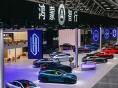 鸿蒙智行2025年交付近59万辆，问界领跑高端市场