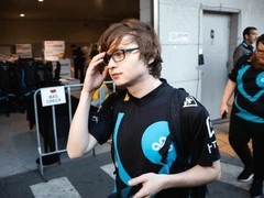 前LOL职业选手Sneaky转型Cosplay达人，新造型引爆社交平台