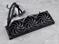 九州风神冰暴360散热器图赏：有屏幕太炫酷